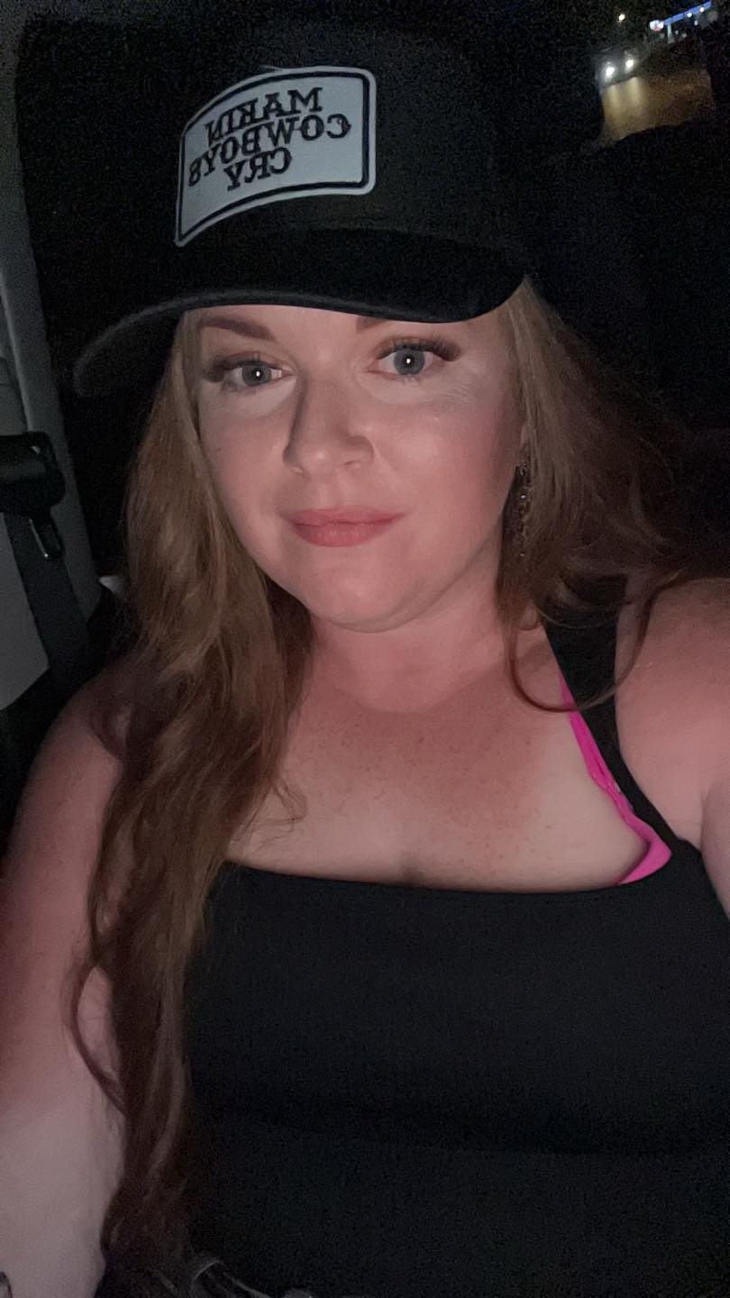 MAKIN COWBOYS CRY TRUCKER